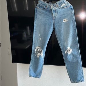 Aritzia Levi’s wedgy denim size 27